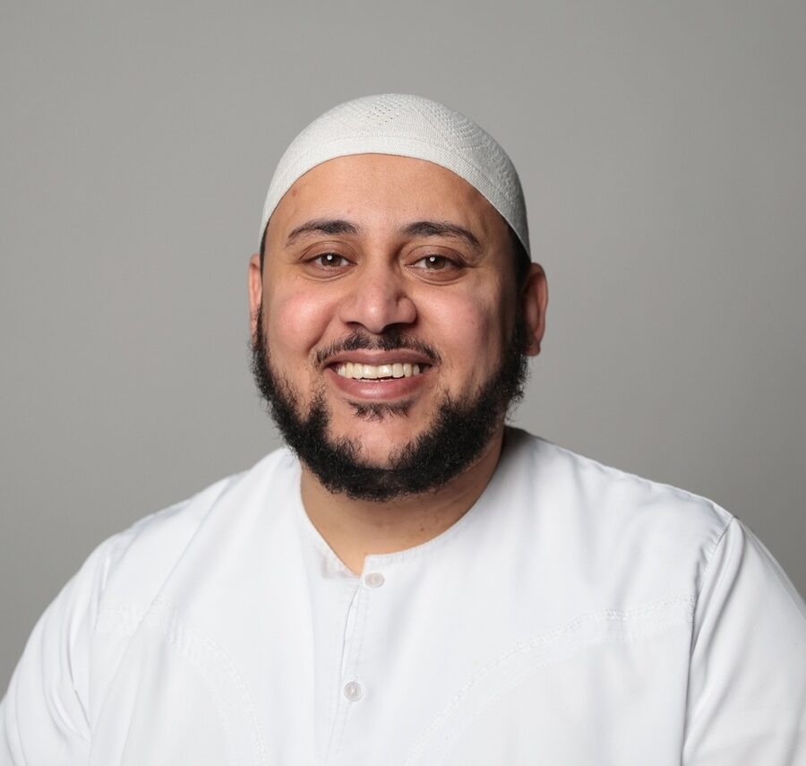 Portrait photo of Shaykh Hosam Helal